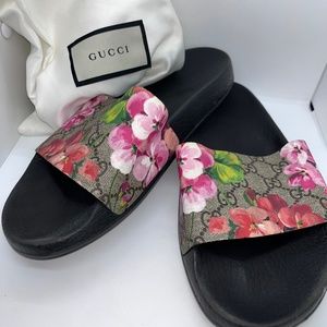 GUCCI GG Supreme Monogram Blooms Slide Sandals Beige Multicolor